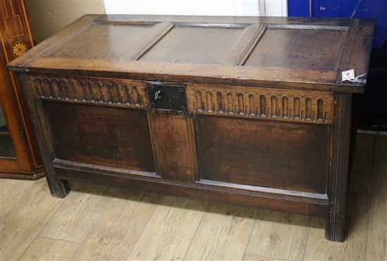 An 18th century oak coffer W.123cm